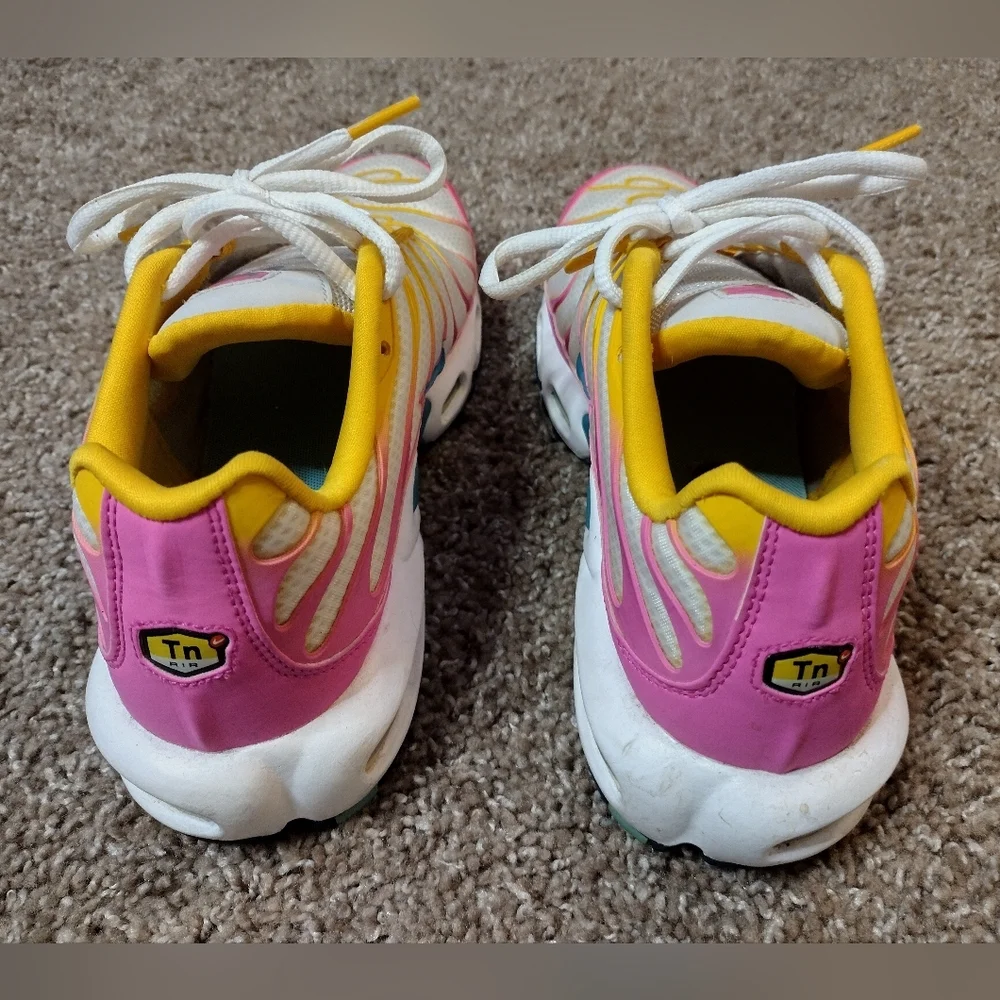 Nike Women's Air Max Plus Premium White Tropical Twist Sneakers 8.5 - Picture 6 of 12